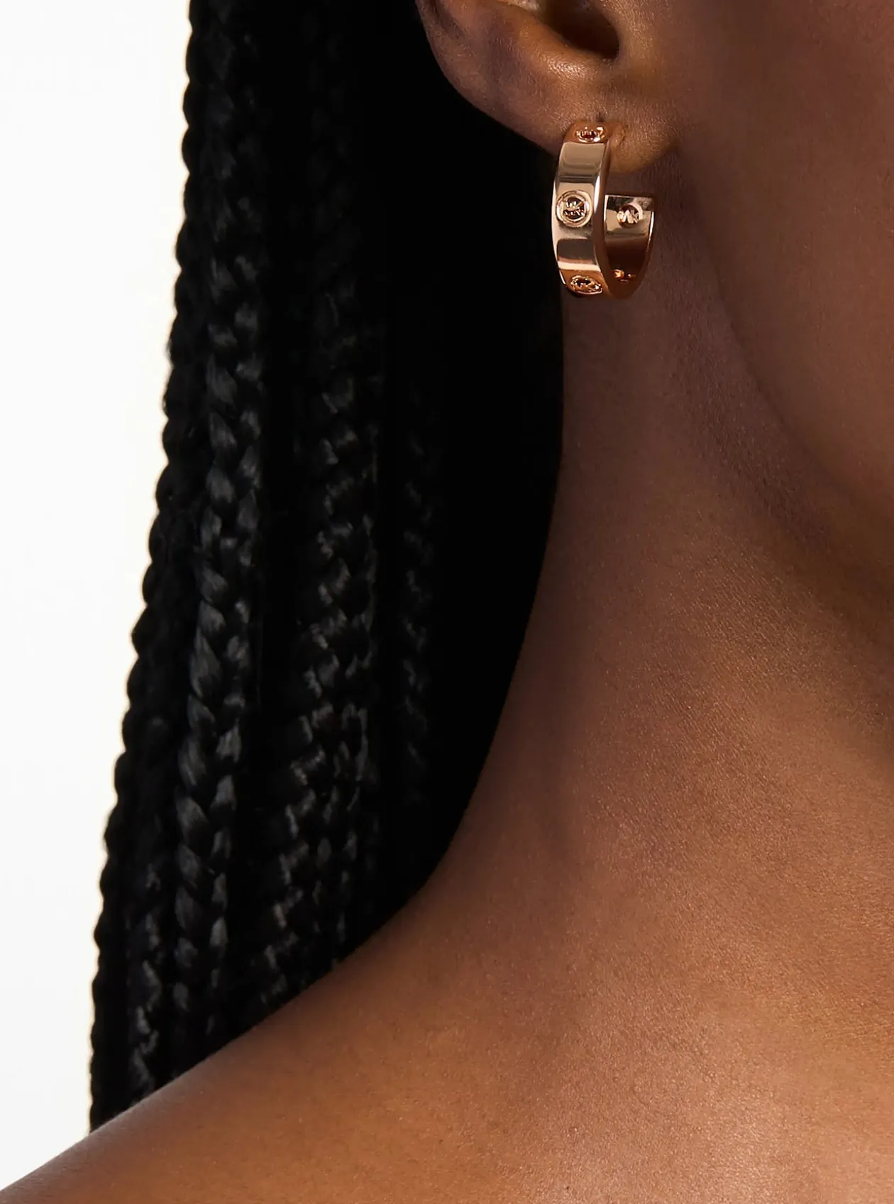 Boucles d'oreilles huggies à logo
