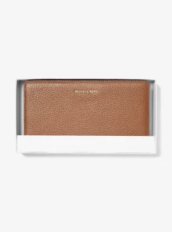 Grand portefeuille Bryant en cuir grainé avec bouton-pression sur le devant