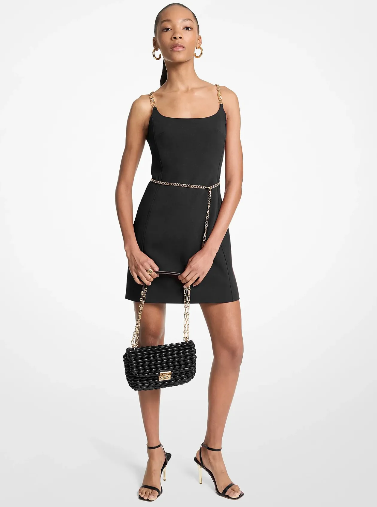 Mini-robe bustier avec ceinture et bretelles chaînes